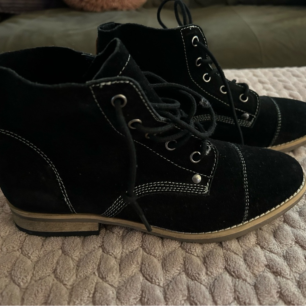 Diba Black Genuine Suede BOOTS women size 6.5 Lace-up Topstitching Tan Sole